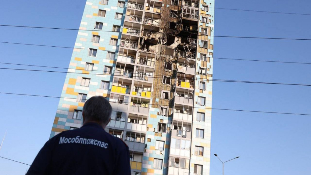 Беспилотники атаковали жилые дома в Подмосковье. Главное о ночных прилетах