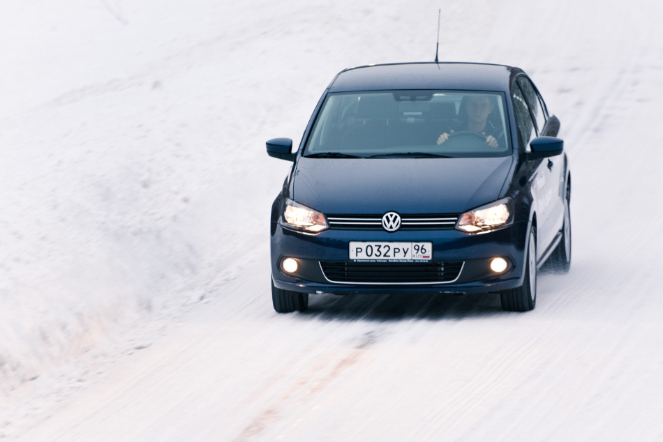 Volkswagen пригласил владельцев Polo sedan в сервис из-за ЭУР