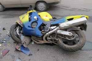 В Каменске-Уральском мотоцикл и иномарка не поделили дорогу