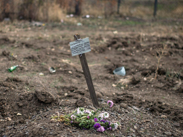 Ополченцы заявили об обнаружении 40 тел в братских могилах под Донецком