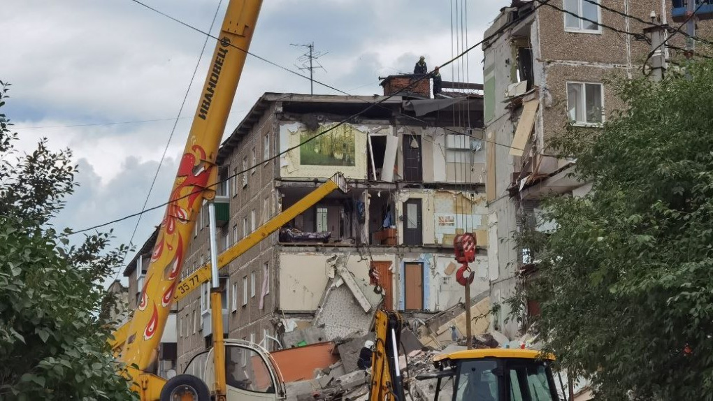 В Нижнем Тагиле после взрыва обрушились два подъезда пятиэтажного дома. Все, что известно