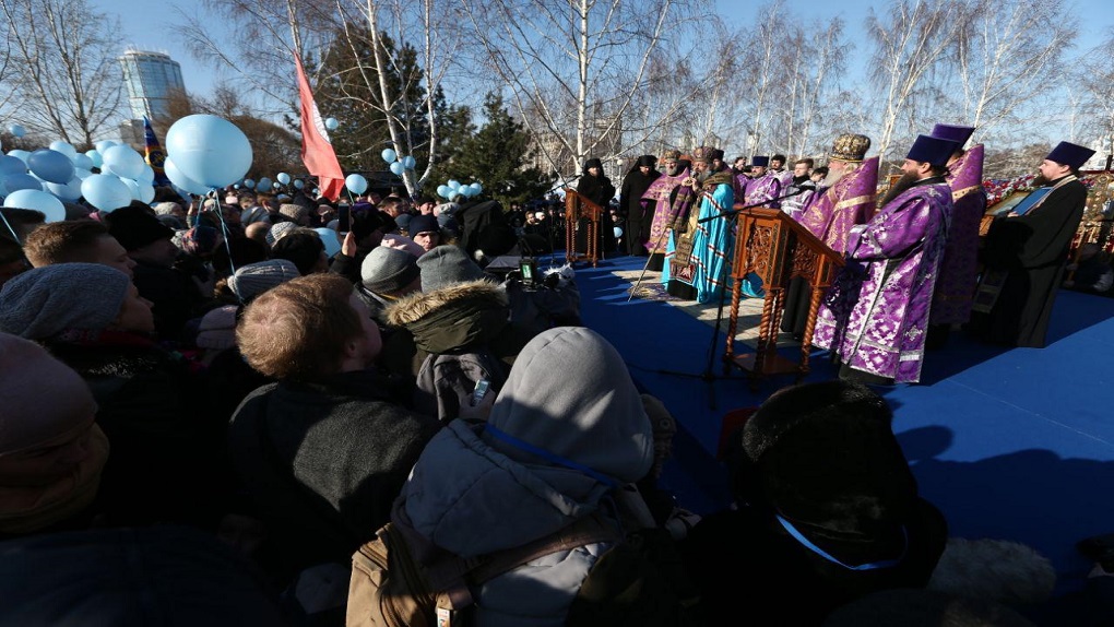 Галустян, Пореченков и Безруков прилетели в Екатеринбург помолиться о храме Святой Екатерины