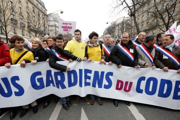 Однополые браки раскололи французское общество