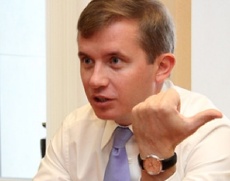 Полпредство обвинило экс-министра Максимова в провале инвестпрограмм