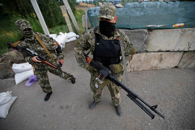 Украинские военные подступают к Славянску и обстреливают города Луганской области
