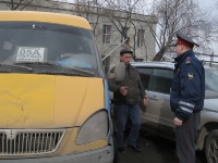 Городская ГИБДД нашла в маршрутках двух таджиков-нелегалов