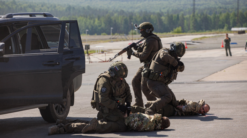 В сети распространили 40 млн копий фейков о спецоперации. И еще 10 главных новостей ночи