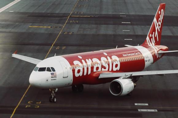 В небе над Индонезией пропал пассажирский самолет