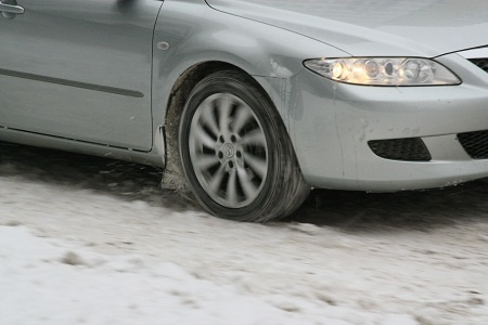Снег с дорог Екатеринбурга будут убирать круглые сутки