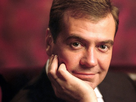 Медведев одобрил серьезные повышения штрафов за нарушения ПДД