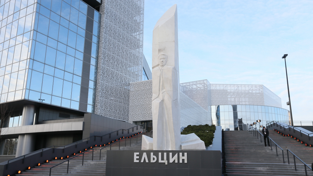 Дмитрий Песков заявил, что Ельцин Центр могут признать иноагентом только по закону