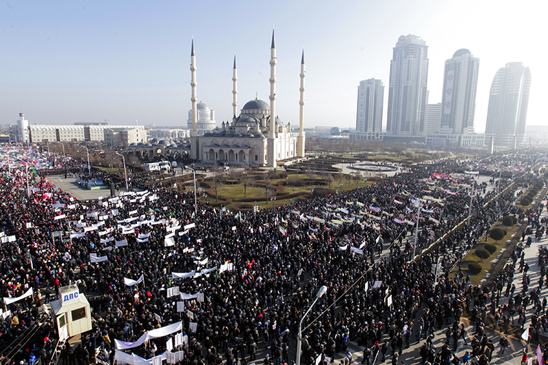 На митинг «Любовь к пророку Мухаммеду» в Грозном собрались сотни тысяч мусульман