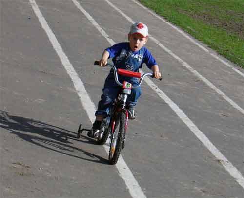 Автошколы помогут детям освоить скутеры и велосипеды