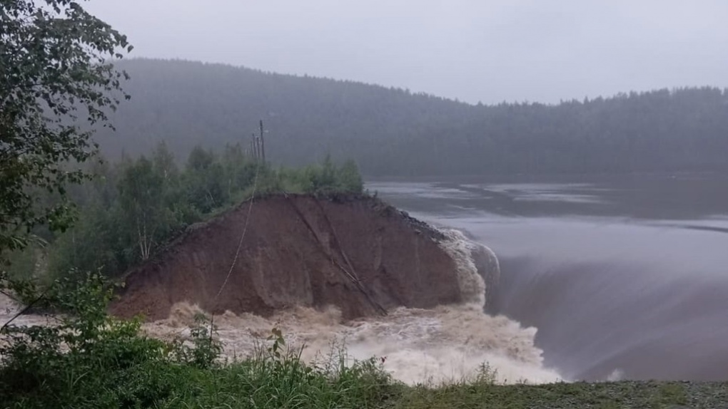 В Челябинской области 160 человек эвакуировали из зоны бедствия. Все, что известно о прорыве дамбы