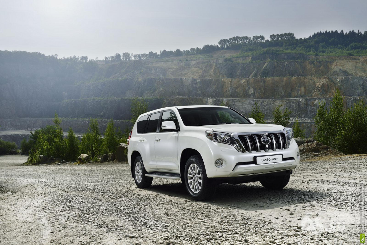 Toyota официально представила обновленный Prado