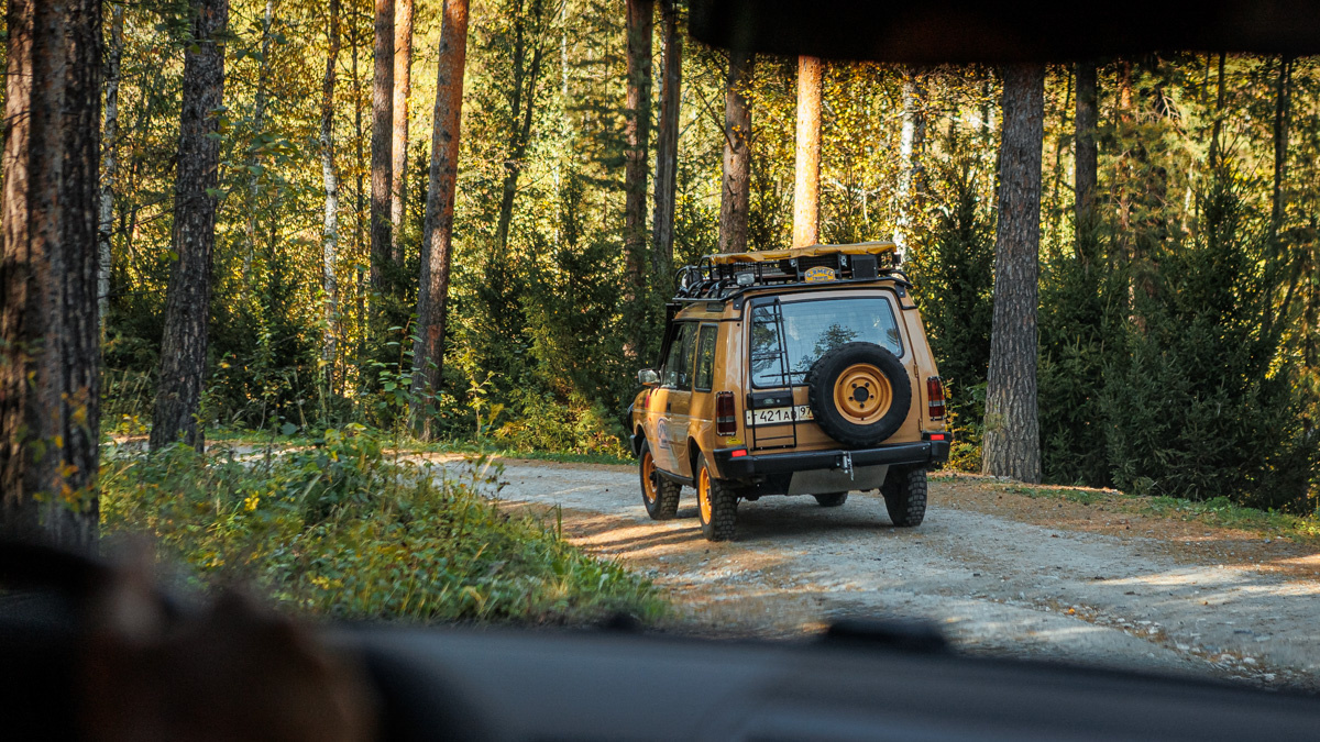 Финальный аккорд Перестройки: тест-драйв того самого Land Rover Discovery с легендарной Camel Trophy