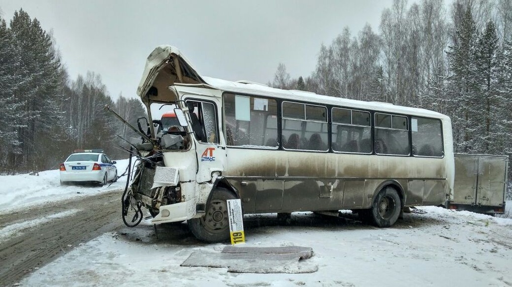 Снегопад в Екатеринбурге стал причиной множества ДТП