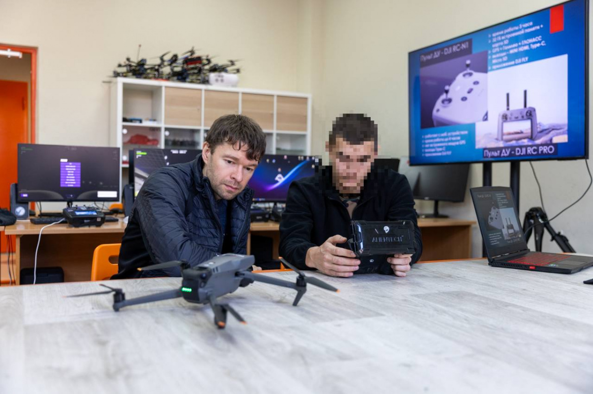Глава фракции «Единой России» Алексей Вихарев выучился на оператора дрона