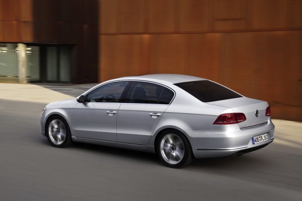 Даже корма похожа на Phaeton