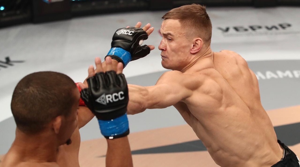«Задушил бразильца за секунду до гонга». Уральцы привезли две победы с международного турнира по ММА