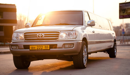 Toyota Land Cruiser Stretch: он такой один