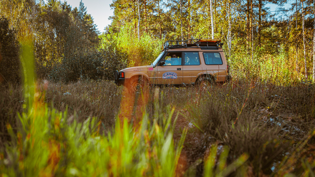 Финальный аккорд Перестройки: тест-драйв того самого Land Rover Discovery с легендарной Camel Trophy