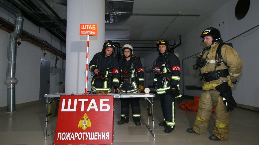 Людей эвакуируют вертолетом: фоторепортаж с учений МЧС в «Высоцком»