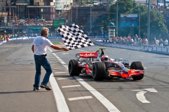 Болиды Формулы-1 проедут сразу по двум российским городам