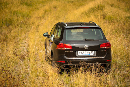 Volkswagen Touareg: большой опаркеченный Golf