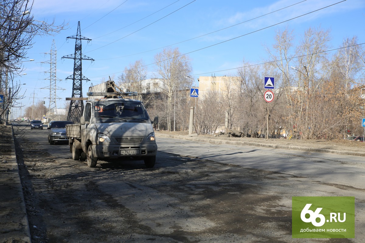 «Раскатали танкодром!» Тяжелая техника уничтожила Вторую Новосибирскую улицу