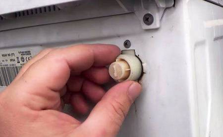 Cтиральная машина не набирает воду: причины и ремонт